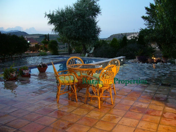 Large Villa for sale in Caravaca with a nice garden and pool