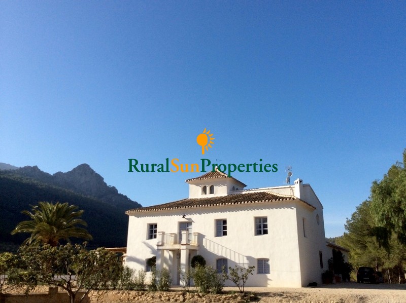 Country Mansion for sale on the mountains of Murcia in Mula