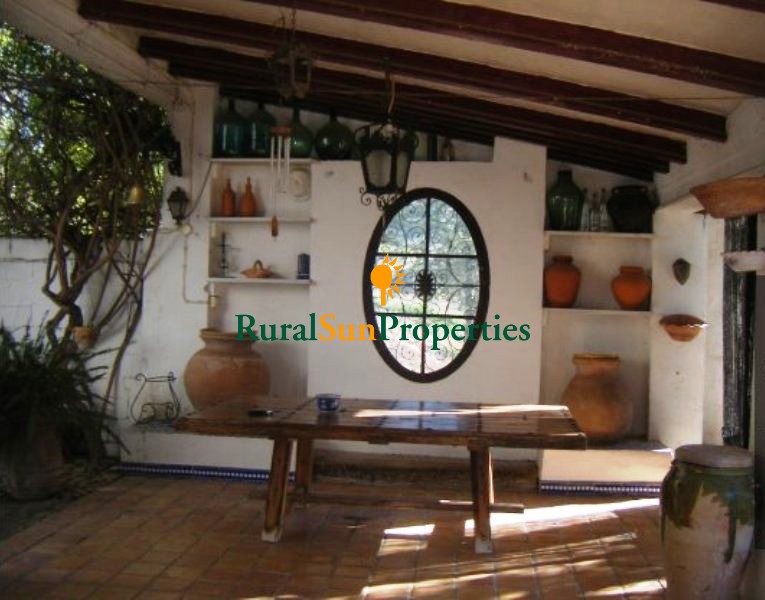 VENDIDO. Murcia Interior-Ricote Finca en venta con cortijo típico grande restaurado en el monte.