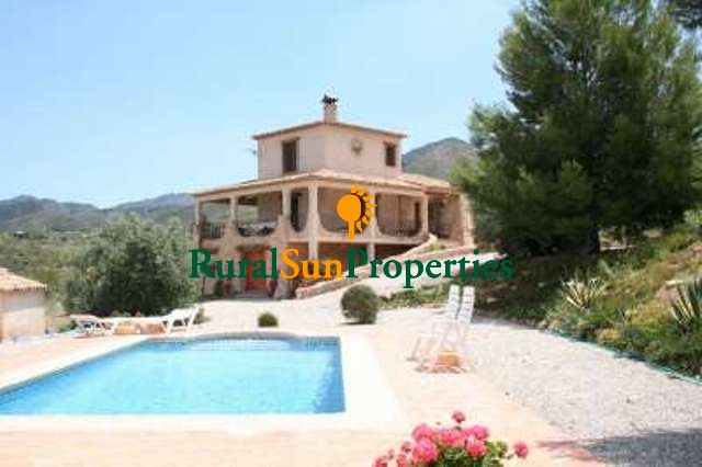 Villa with plot on mountain in Lorca