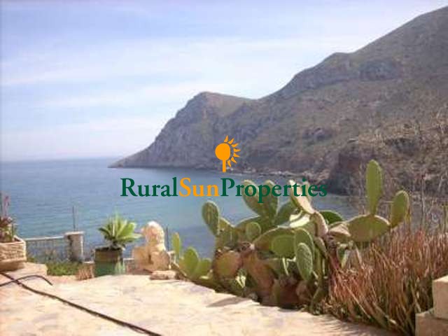 Detached Villa for sale in first line to the beach.