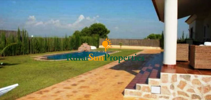 Large Villa for sale in residencial close to Murcia. Built area 500 m²