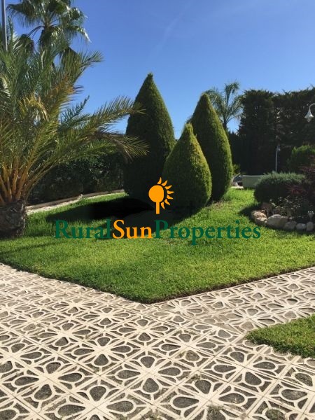 Villa for sale in Murcia with a green garden and pool