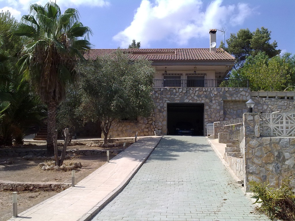 Villa chalet en venta en El Romeral cerca de Murcia y muy bien comunicado con parcela de 1.400m²