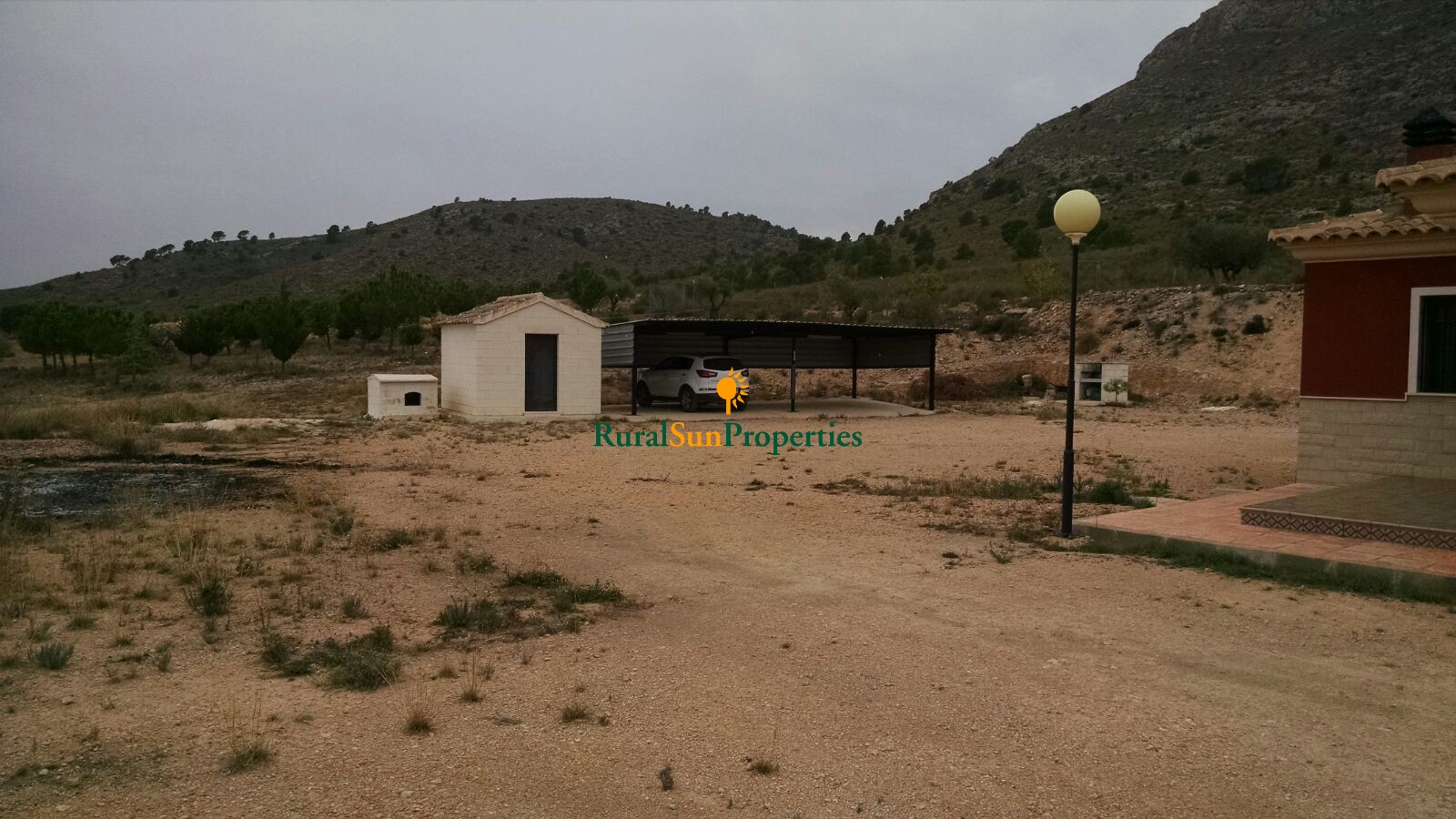 Villa for sale in Yecla on a plot of 7,500sqm