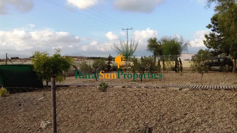 Villa for sale at seven minutes to Molina and 15 to Murcia city with plot