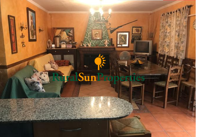 Sale villa in Cehegin-Murcia with plot two minutes from the town center.