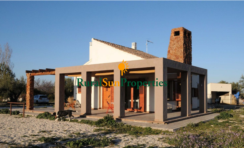 Sale house recently building in Moratalla, very liminous, comfortable, extensive views and prepared for horses. 10,000sq.m of land