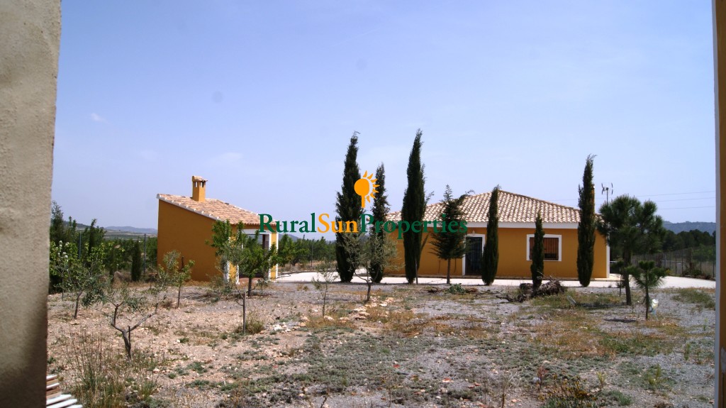 Newly built house on a plot of 3,644m² in Bullas.