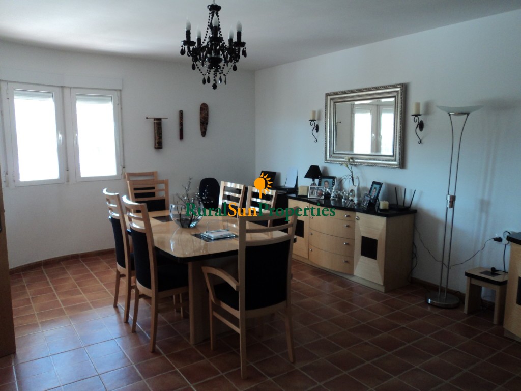 Sale Country house in Cehegín with plot of 8.500m² of land and all detail in perfect condition.