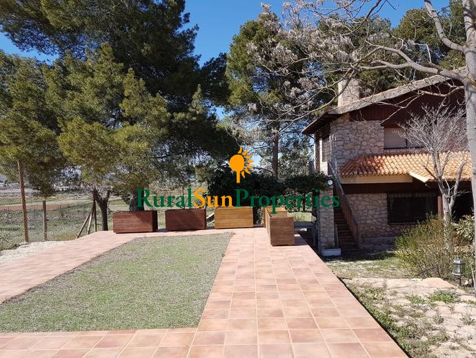 Spectacular cottage on a plot of 7,000sqm in Caravaca