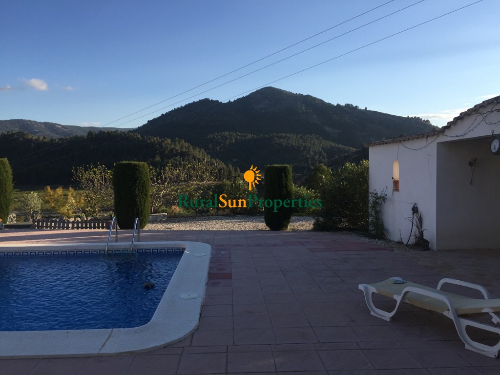 Reduced! This South Facing, Three Bedroom Country Property in Northwest of Murcia region
