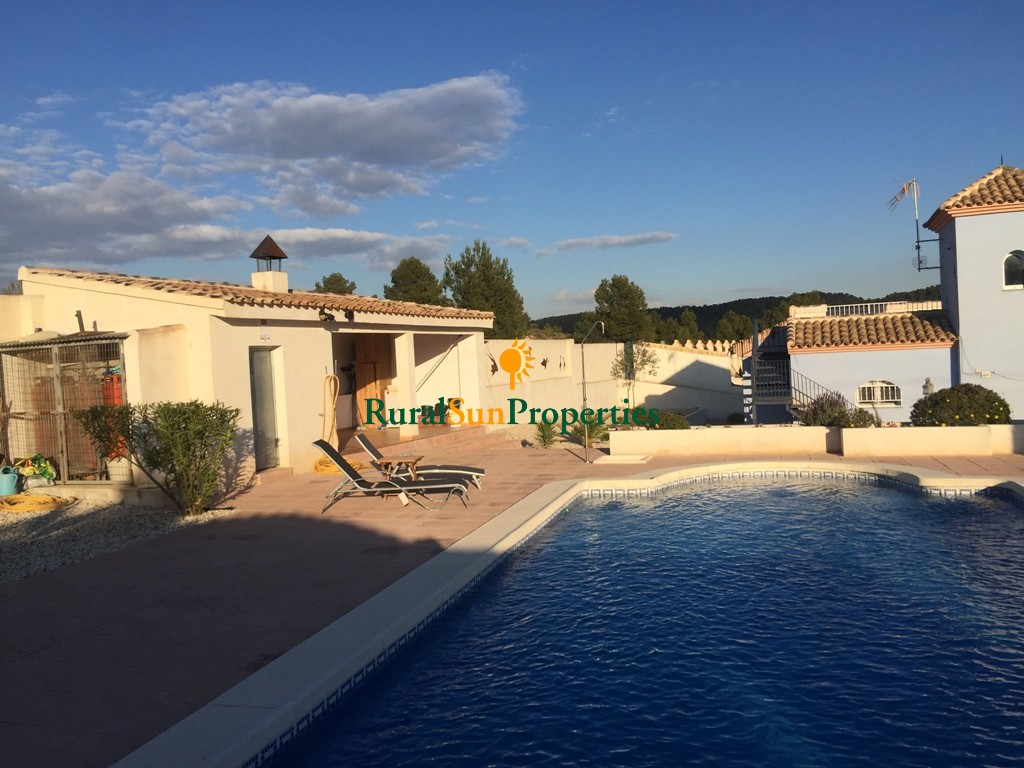 Reduced! This South Facing, Three Bedroom Country Property in Northwest of Murcia region