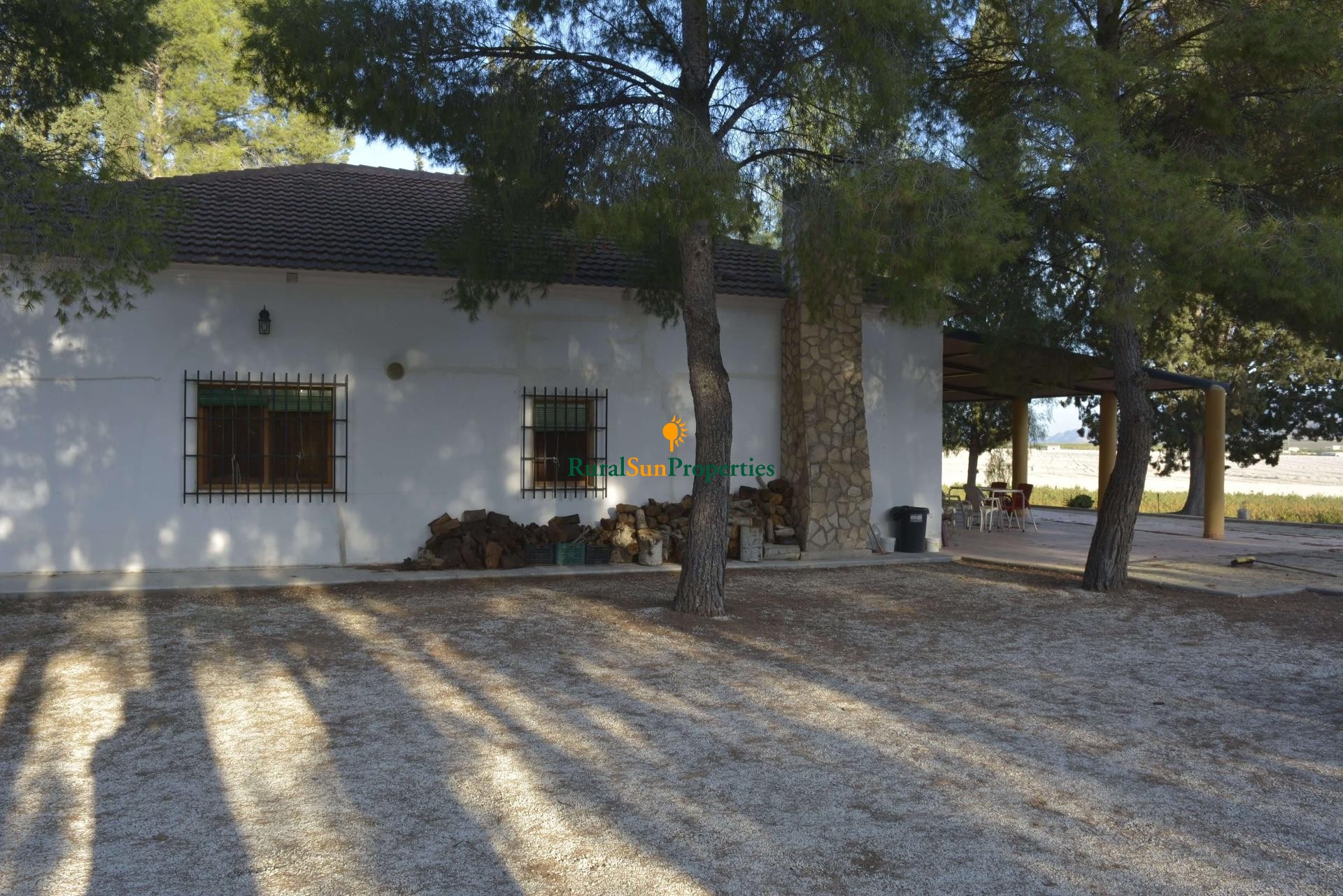Sale Large country house in Calasparra with 1.800m2 plot and private pool.