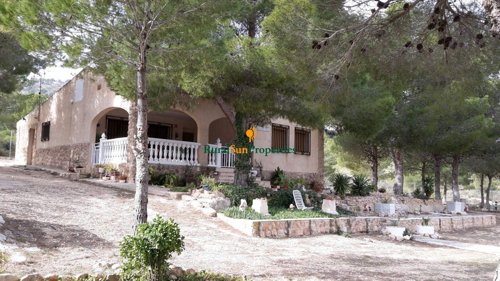 SOLD. Sale country house/finca for sale in Yecla. 10,000 sq.m plot