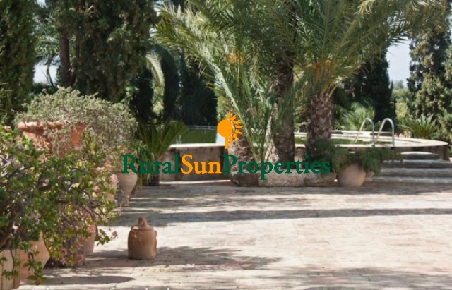 Masia for sale 20 minutes from Valencia-Spain on a plot of 3.4ha