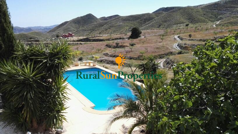 Venta casa de campo con piscina y vista al mar en Mazarrón Murcia.