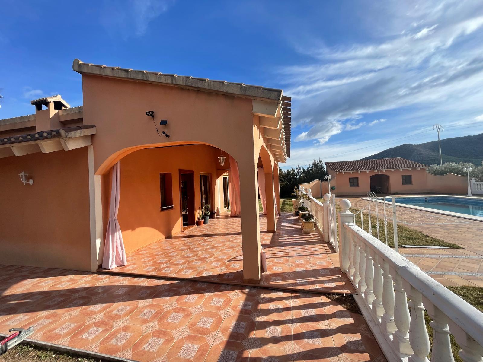 Bullas countryside: Country house in beautiful valley surrounded by mountains and vineyards with panoramic views