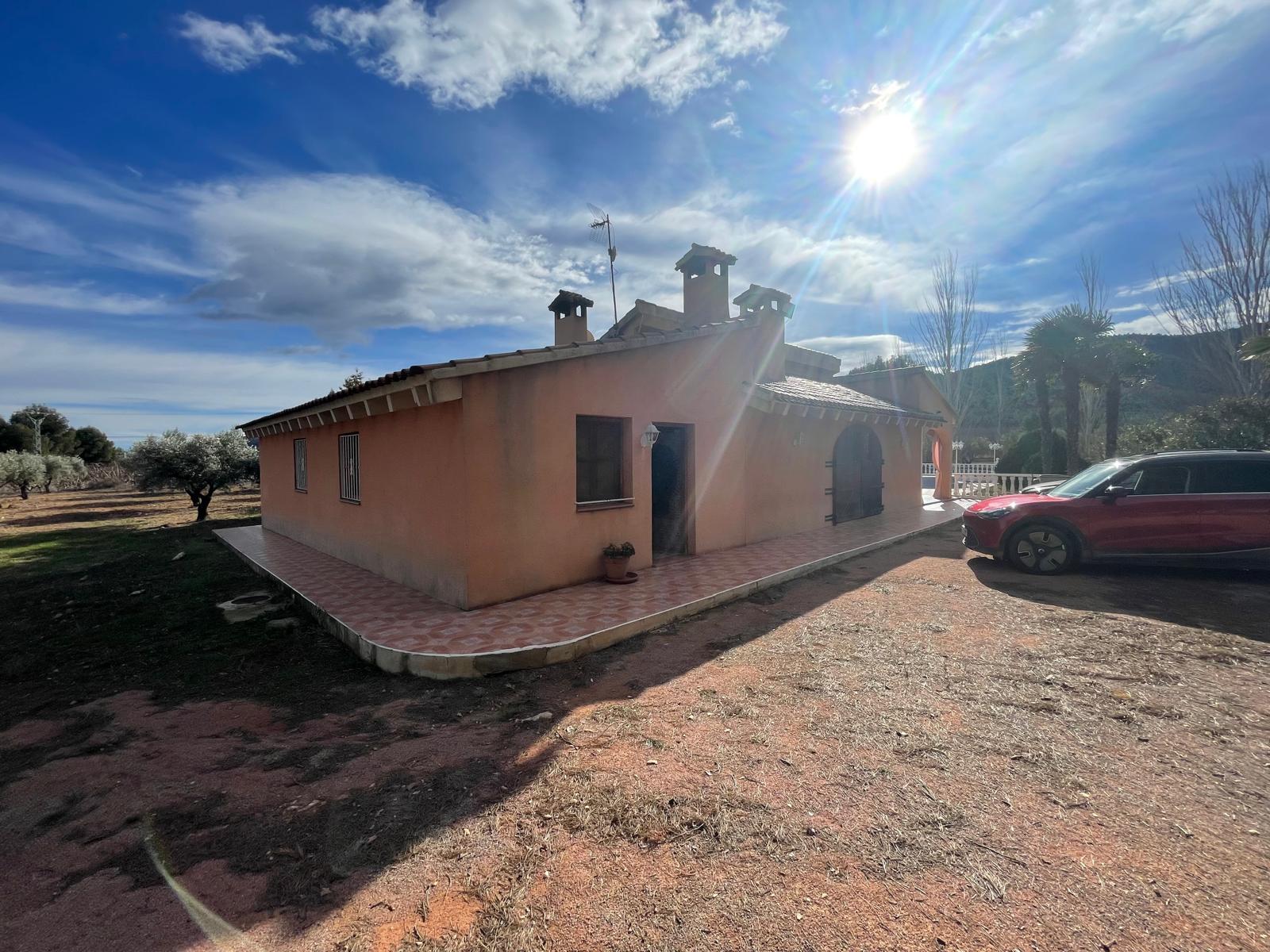 Bullas countryside: Country house in beautiful valley surrounded by mountains and vineyards with panoramic views