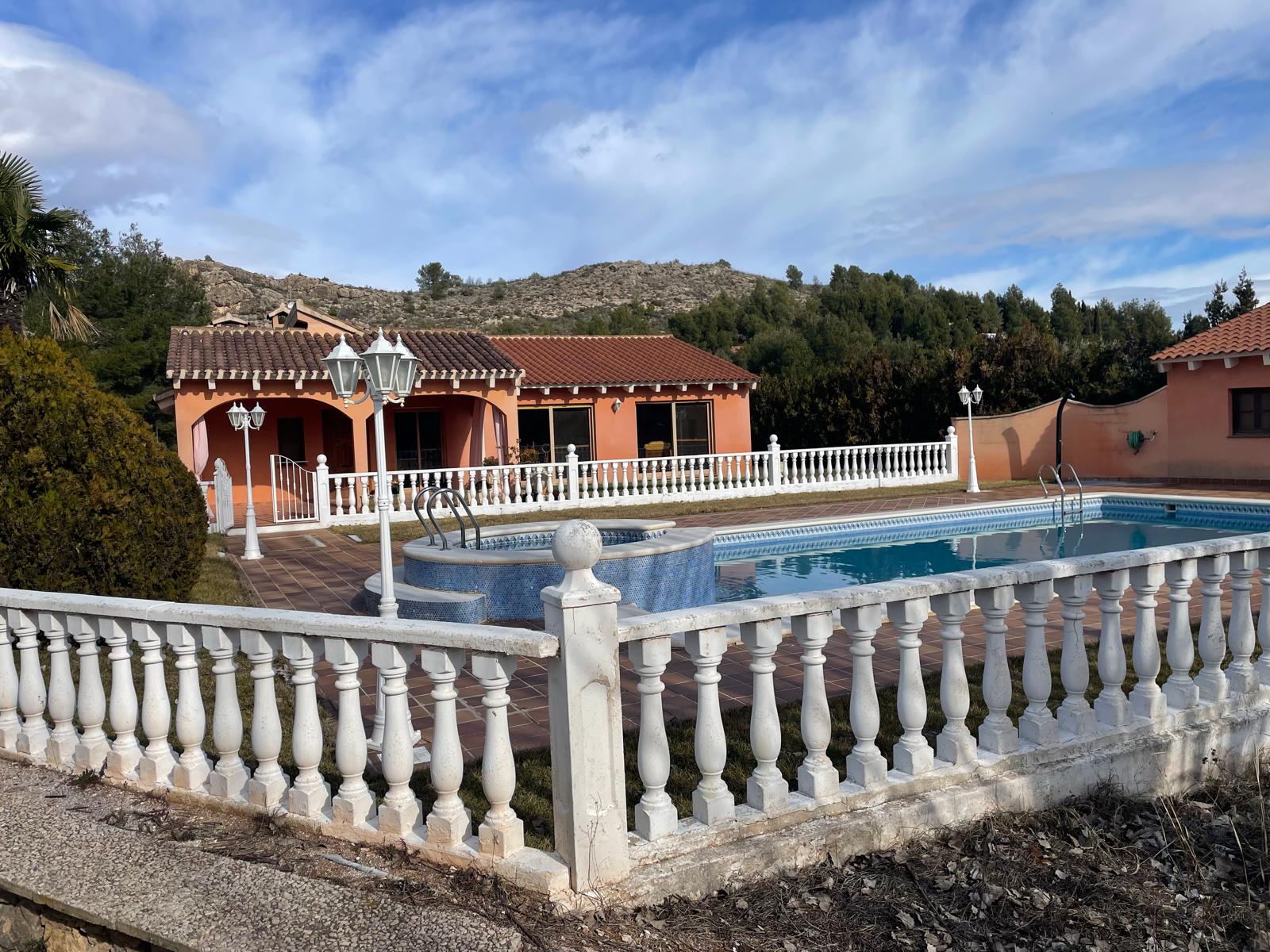 Bullas countryside: Country house in beautiful valley surrounded by mountains and vineyards with panoramic views