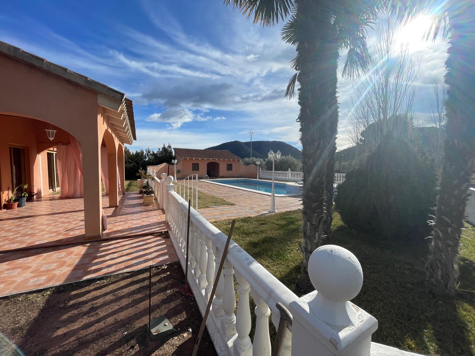 Bullas countryside: Country house in beautiful valley surrounded by mountains and vineyards with panoramic views