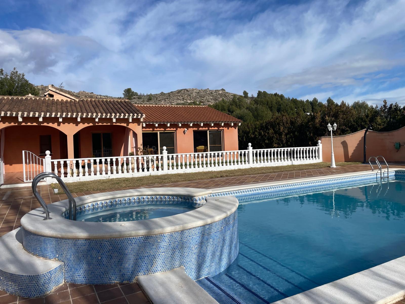 Bullas countryside: Country house in beautiful valley surrounded by mountains and vineyards with panoramic views