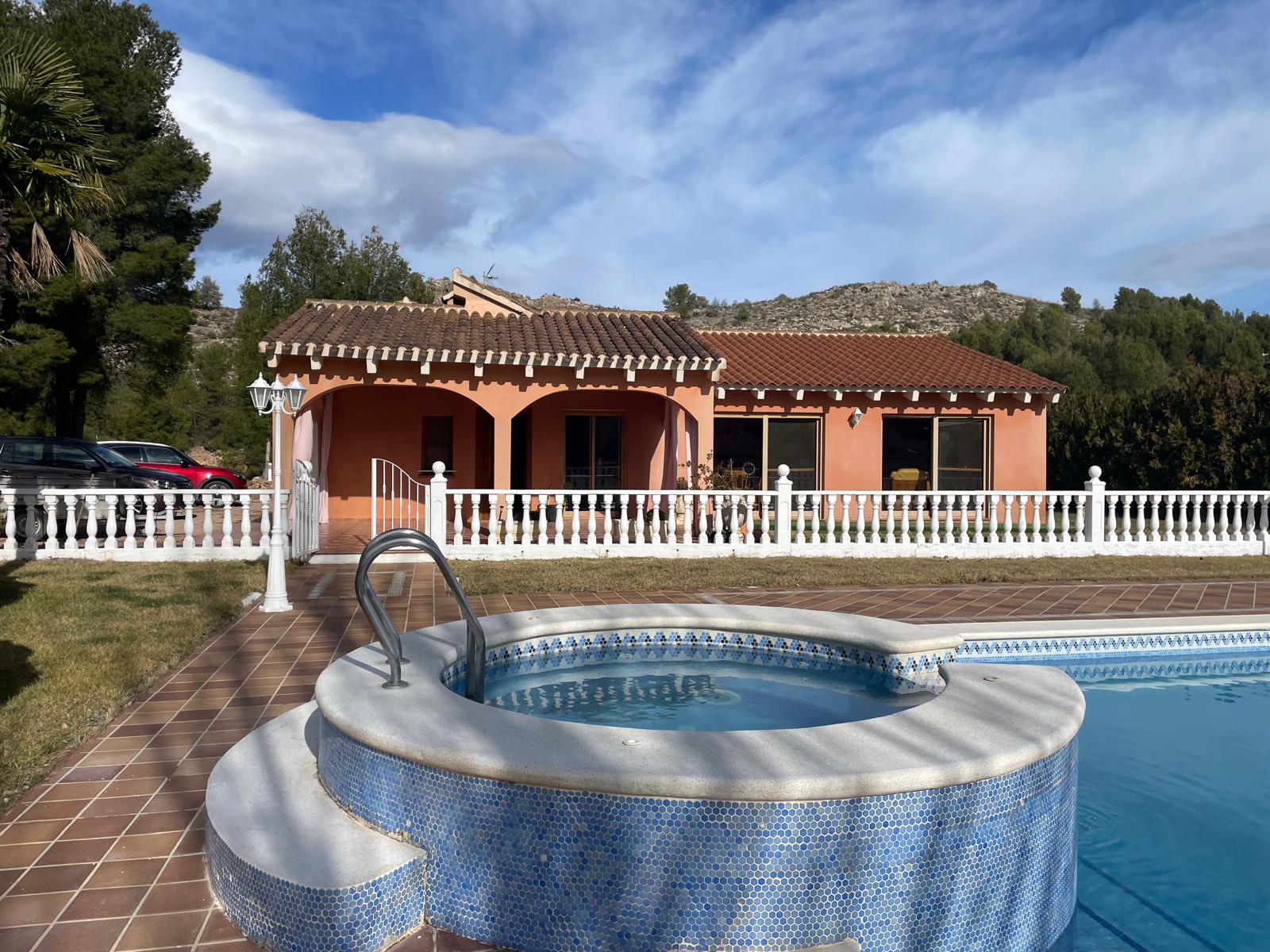 Bullas countryside: Country house in beautiful valley surrounded by mountains and vineyards with panoramic views