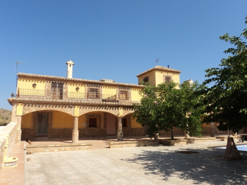 REBAJADO. Venta Casa Cortijo Señorial  en Lorca con finca de 80 ha.