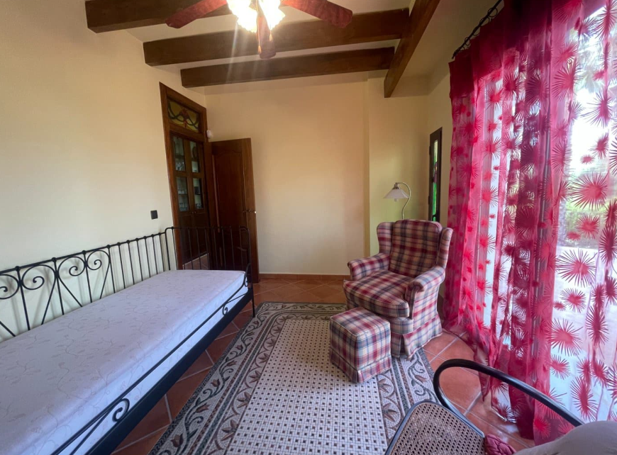 A wonderful country house located on a privileged location in the heart of the Ricote Valley.