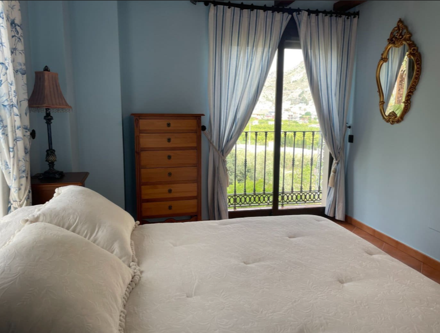 A wonderful country house located on a privileged location in the heart of the Ricote Valley.