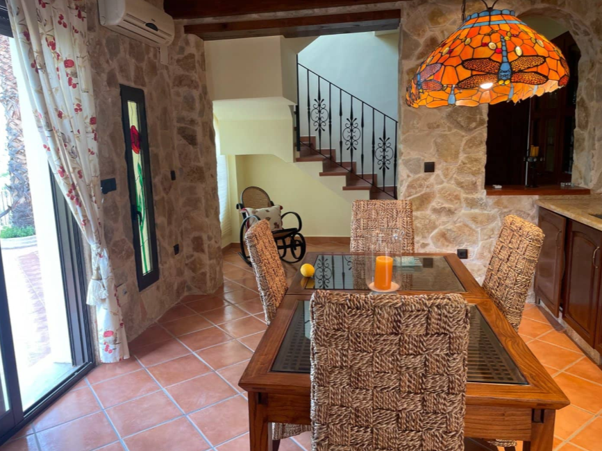 A wonderful country house located on a privileged location in the heart of the Ricote Valley.