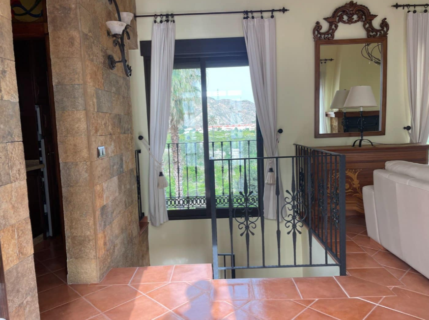 A wonderful country house located on a privileged location in the heart of the Ricote Valley.