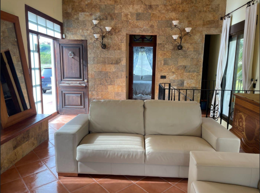 A wonderful country house located on a privileged location in the heart of the Ricote Valley.