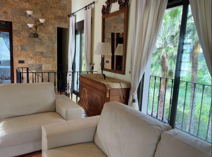 A wonderful country house located on a privileged location in the heart of the Ricote Valley.