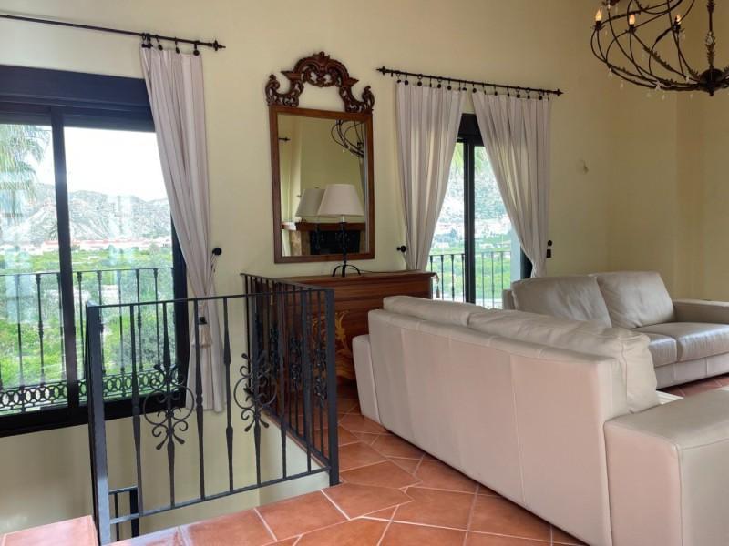 A wonderful country house located on a privileged location in the heart of the Ricote Valley.