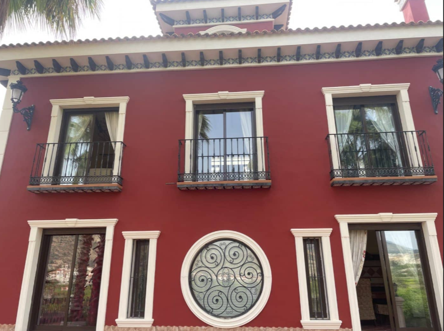 A wonderful country house located on a privileged location in the heart of the Ricote Valley.