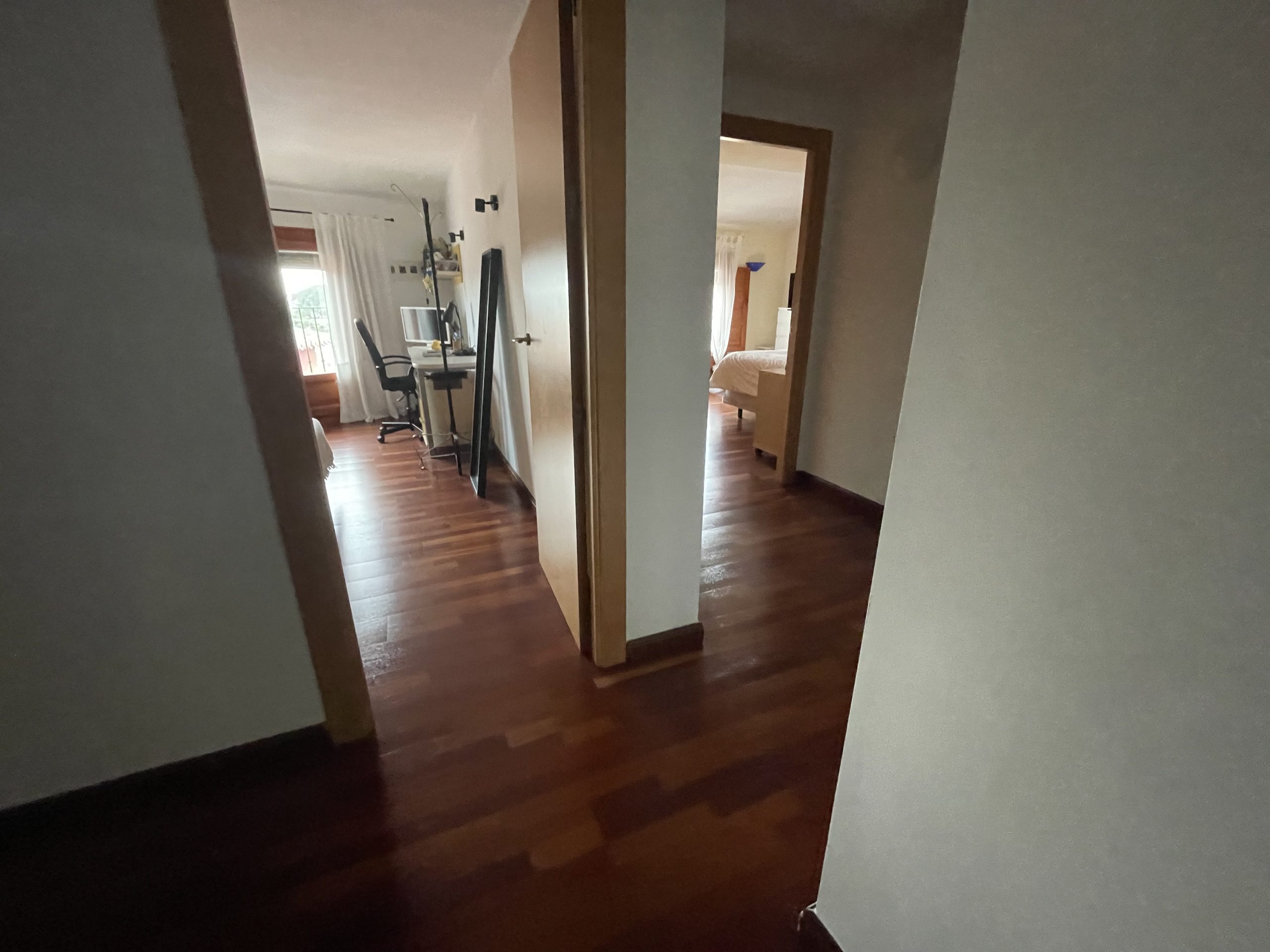 Casa semiadosada en Cehegin, lujo y amplitud.
