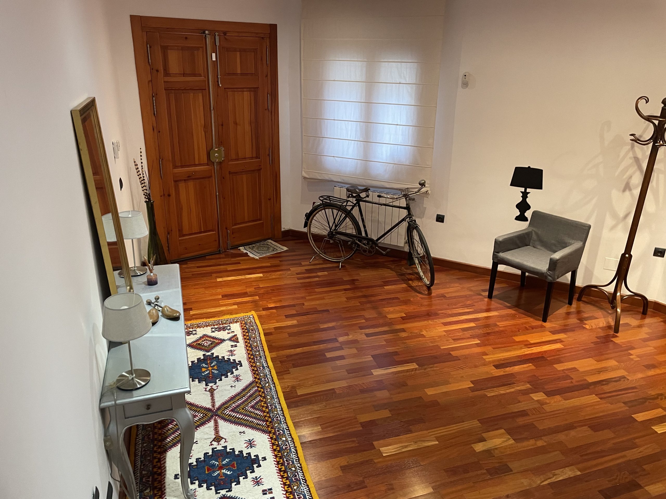 Casa semiadosada en Cehegin, lujo y amplitud.