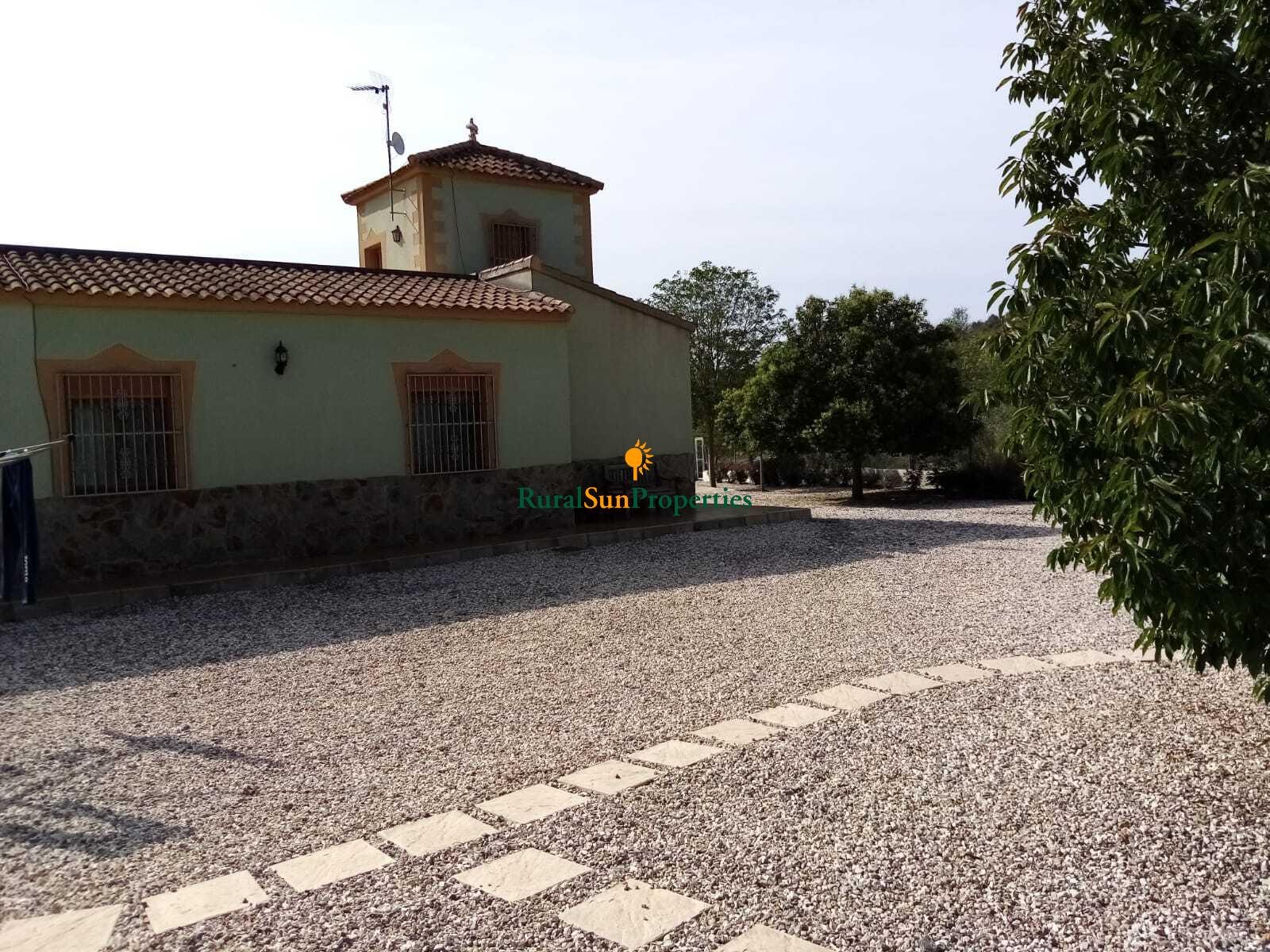Nice country house for sale in Cehegin set on a plot of 8,000 sq.m