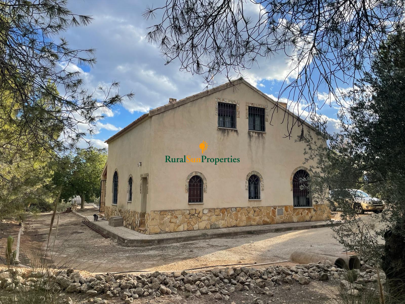 Beautiful mountain house with plot in the most beautiful area of the Ricote Valley.