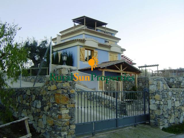 Casa de campo en venta en Moratalla, espacio y muy buenas calidades.