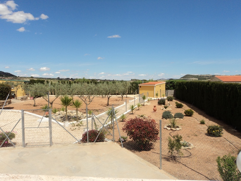 RESERVED. Sale country house inland Murcia with 4 bedrooms and 2 bathrooms. South facing with stunning views.
