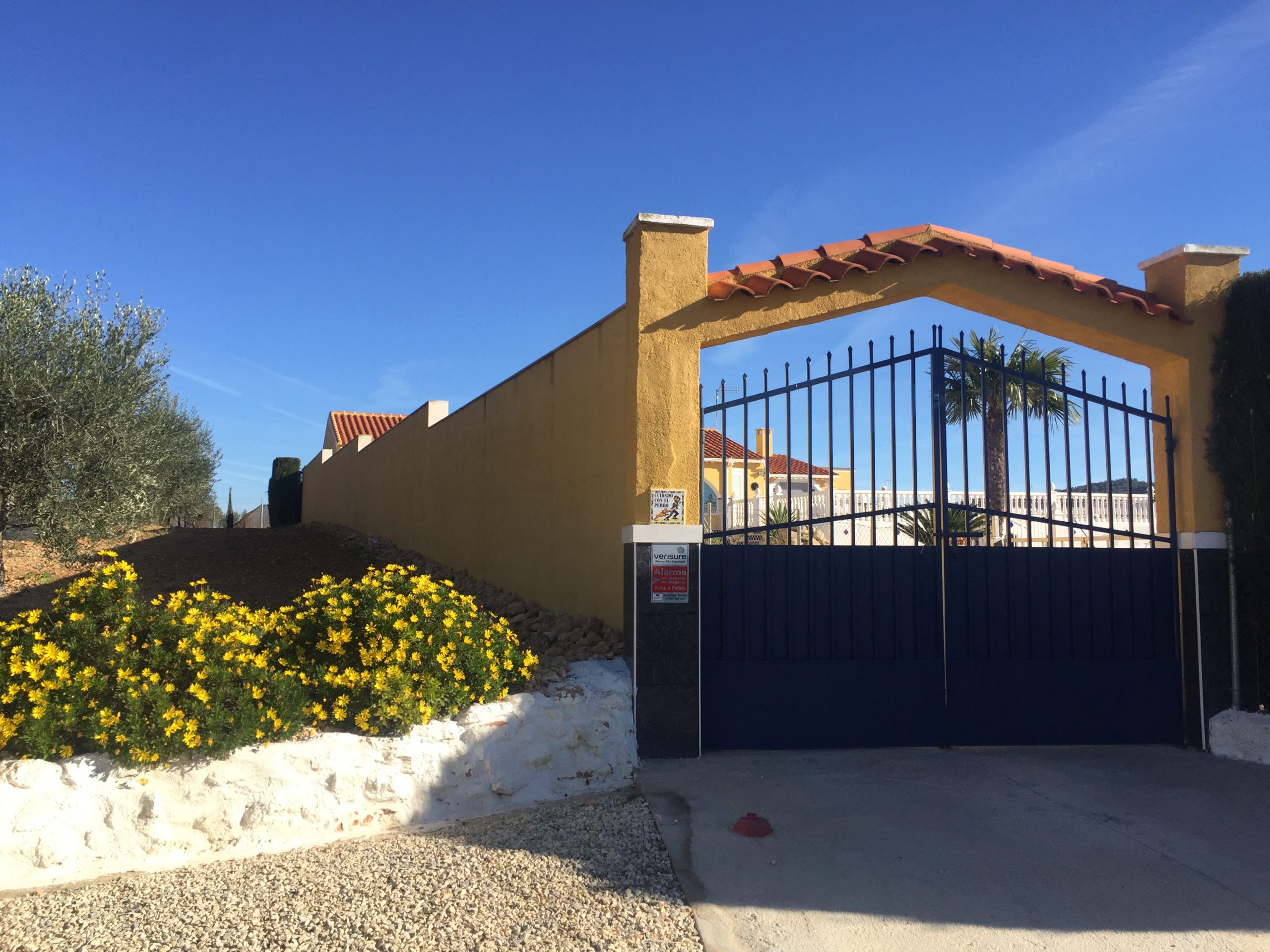 RESERVED. Sale country house inland Murcia with 4 bedrooms and 2 bathrooms. South facing with stunning views.