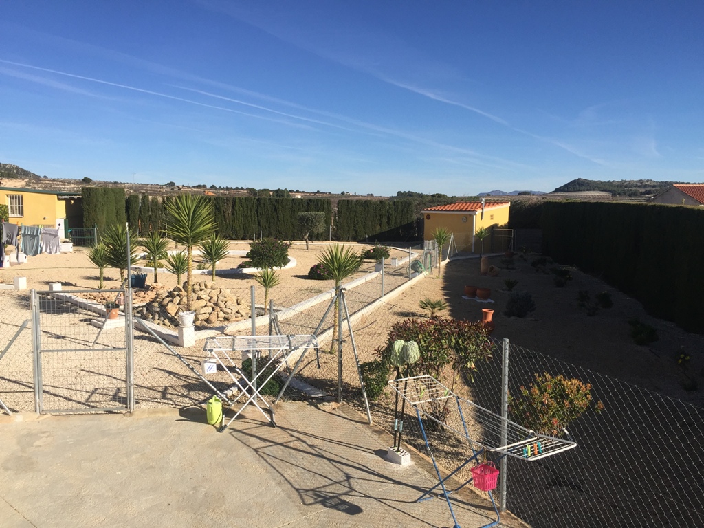 RESERVED. Sale country house inland Murcia with 4 bedrooms and 2 bathrooms. South facing with stunning views.