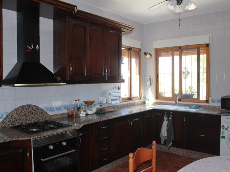 Country house for sale in Fortuna, ready for living.