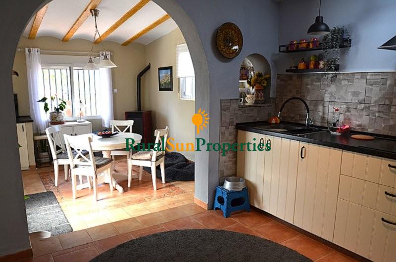 Country house for sale in Cehegin with swimming pool, nice garden and olive trees.