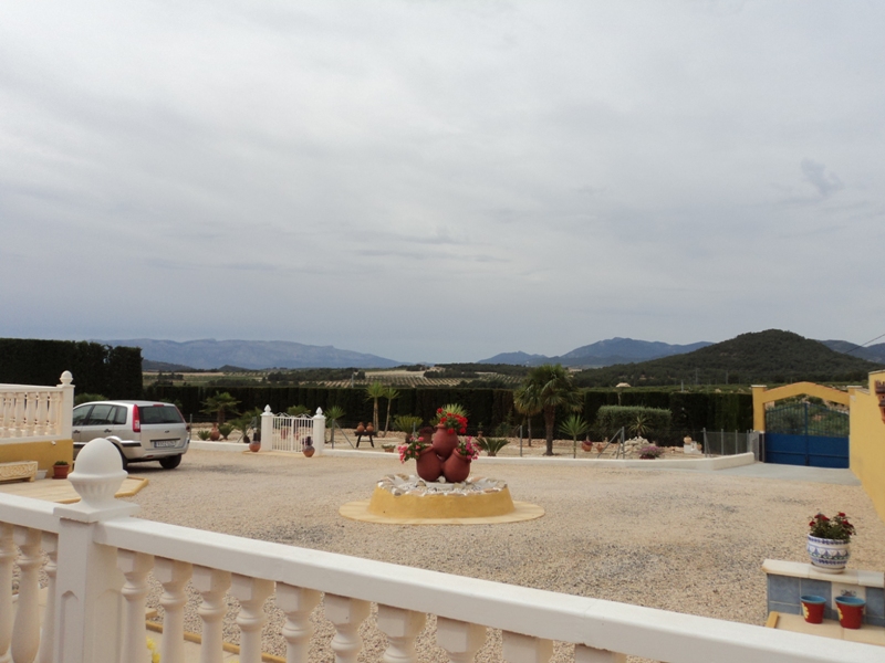 RESERVED. Sale country house inland Murcia with 4 bedrooms and 2 bathrooms. South facing with stunning views.