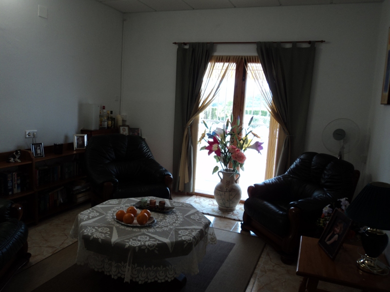 RESERVED. Sale country house inland Murcia with 4 bedrooms and 2 bathrooms. South facing with stunning views.