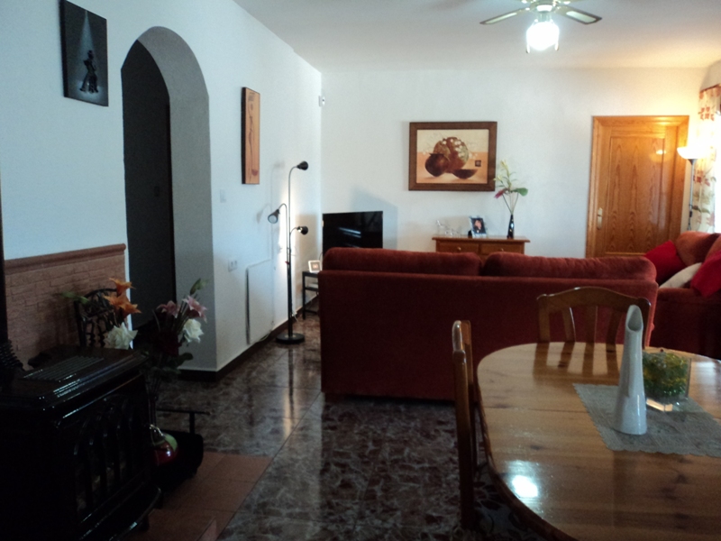 RESERVED. Sale country house inland Murcia with 4 bedrooms and 2 bathrooms. South facing with stunning views.