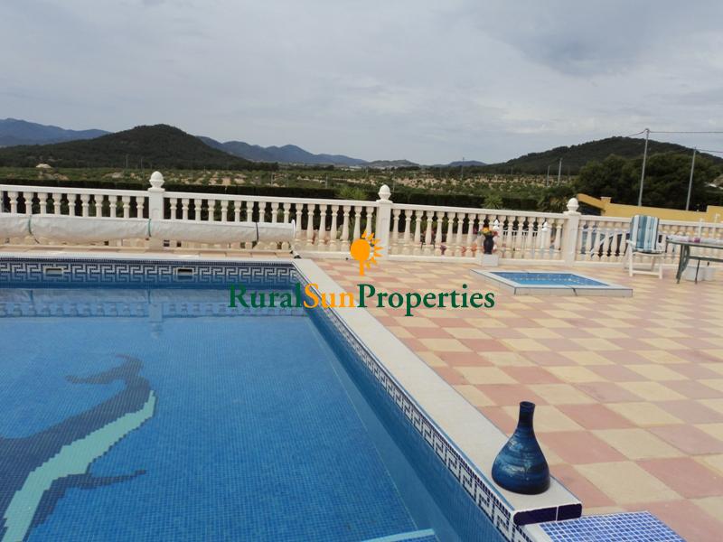 RESERVED. Sale country house inland Murcia with 4 bedrooms and 2 bathrooms. South facing with stunning views.